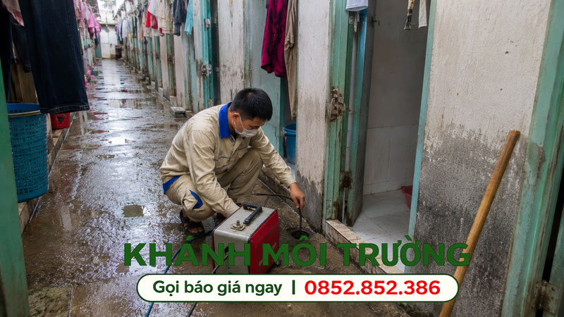 Khánh Môi Trường xử lý cống thoát sàn trào ngược tại dãy trọ Bà Điểm, Hóc Môn