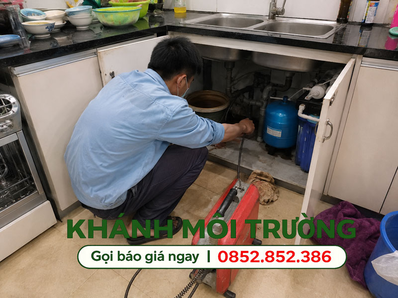 Khánh Môi Trường đi xử lý thông cống nghẹt bồn rửa chén tại Bình Thạnh