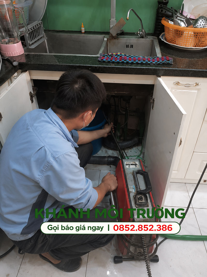 Thợ Khánh Môi Trường thực hiện thông bồn rửa chén tại Quận Bình Thạnh