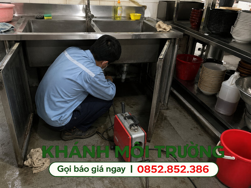 Khánh Môi Trường xử lý thông bồn rửa chén Quận 4 tại 1 quán ăn Khánh Môi Trường xử lý thông bồn rửa chén Quận 4 tại 1 quán ăn