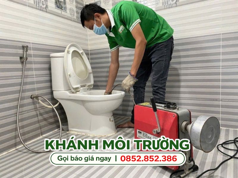 Thông nghẹt bằng dây lò xo cầm tay